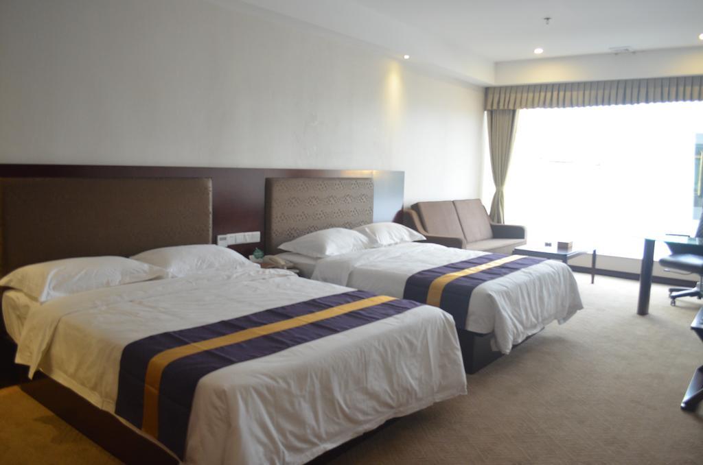 Zhuhai Platinum Holiday Hotel ภายนอก รูปภาพ