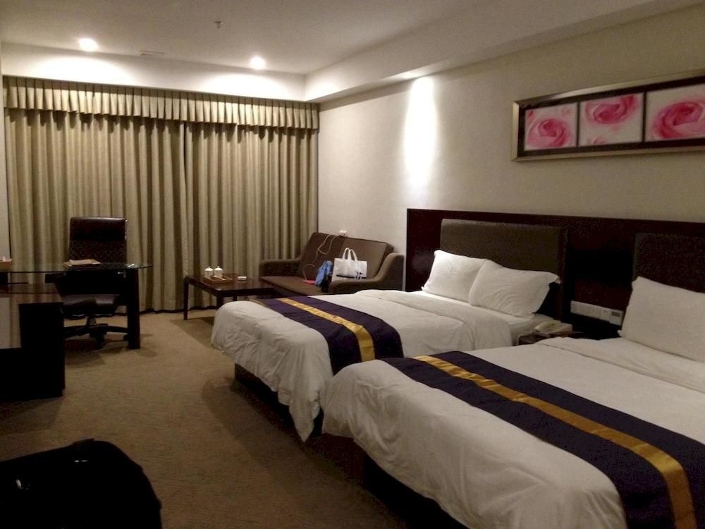 Zhuhai Platinum Holiday Hotel ภายนอก รูปภาพ