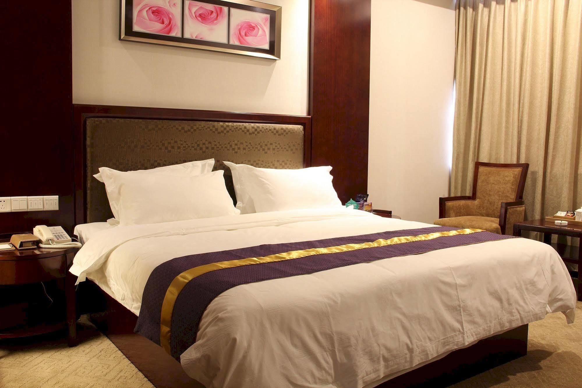 Zhuhai Platinum Holiday Hotel ภายนอก รูปภาพ