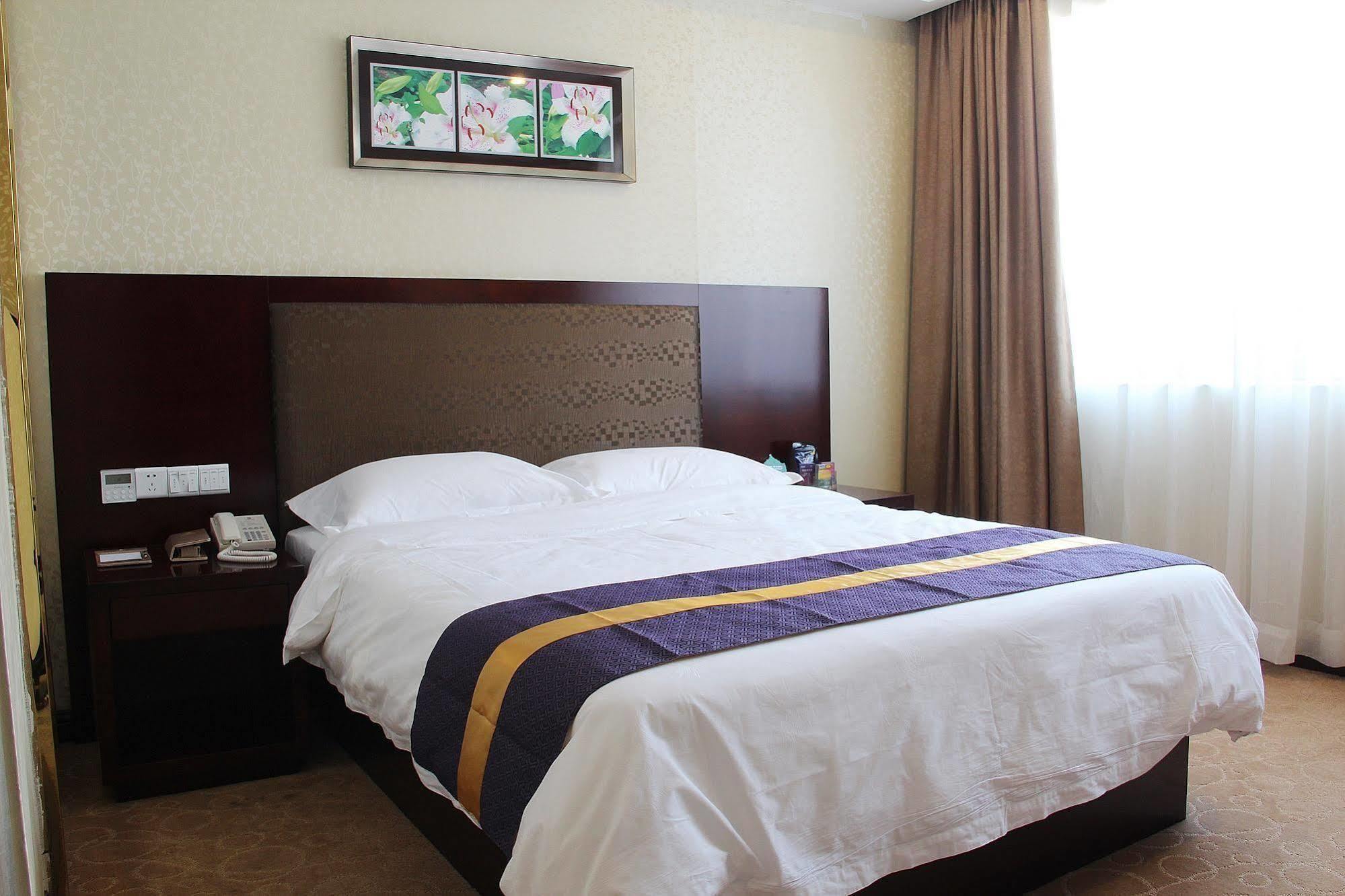 Zhuhai Platinum Holiday Hotel ภายนอก รูปภาพ