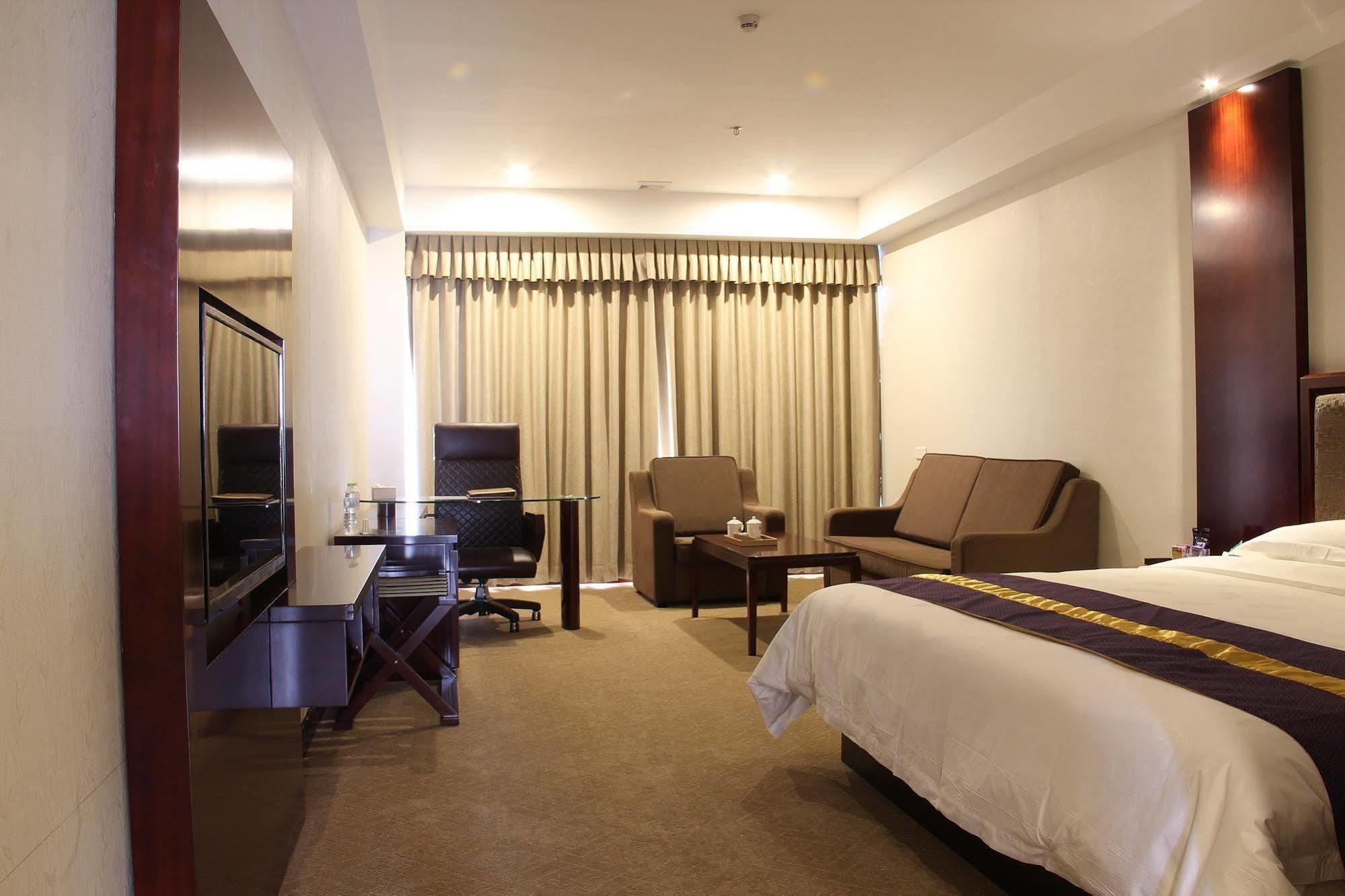 Zhuhai Platinum Holiday Hotel ภายนอก รูปภาพ