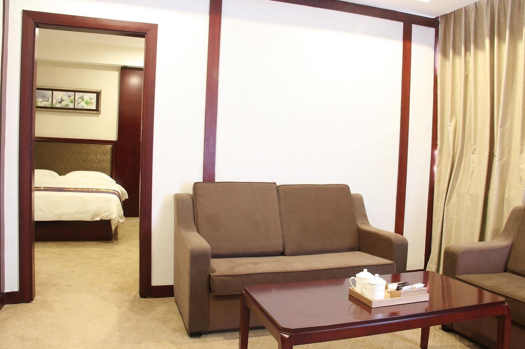 Zhuhai Platinum Holiday Hotel ภายนอก รูปภาพ