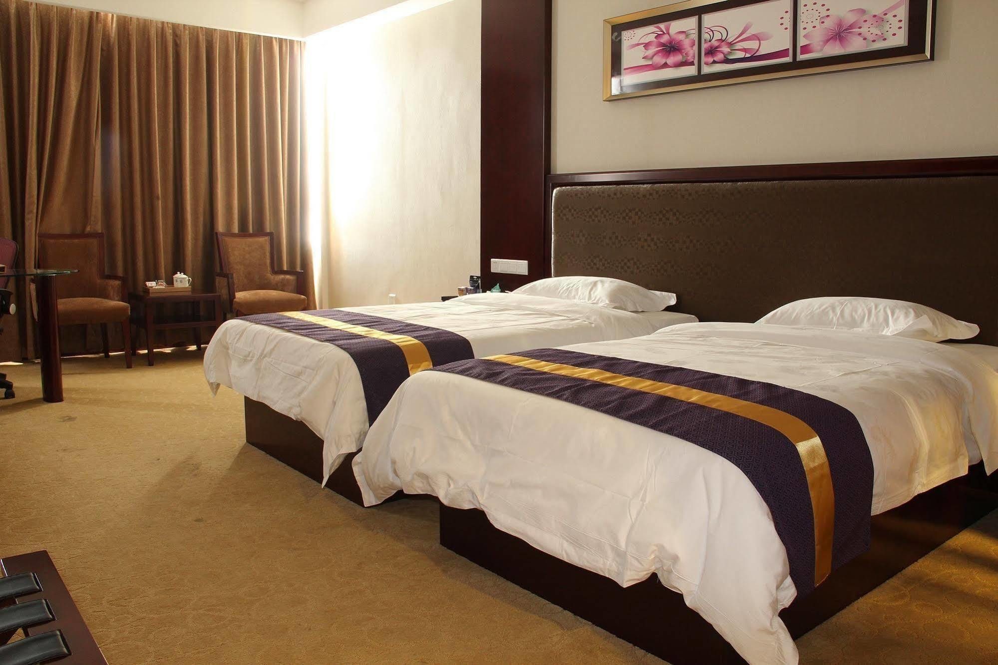 Zhuhai Platinum Holiday Hotel ภายนอก รูปภาพ