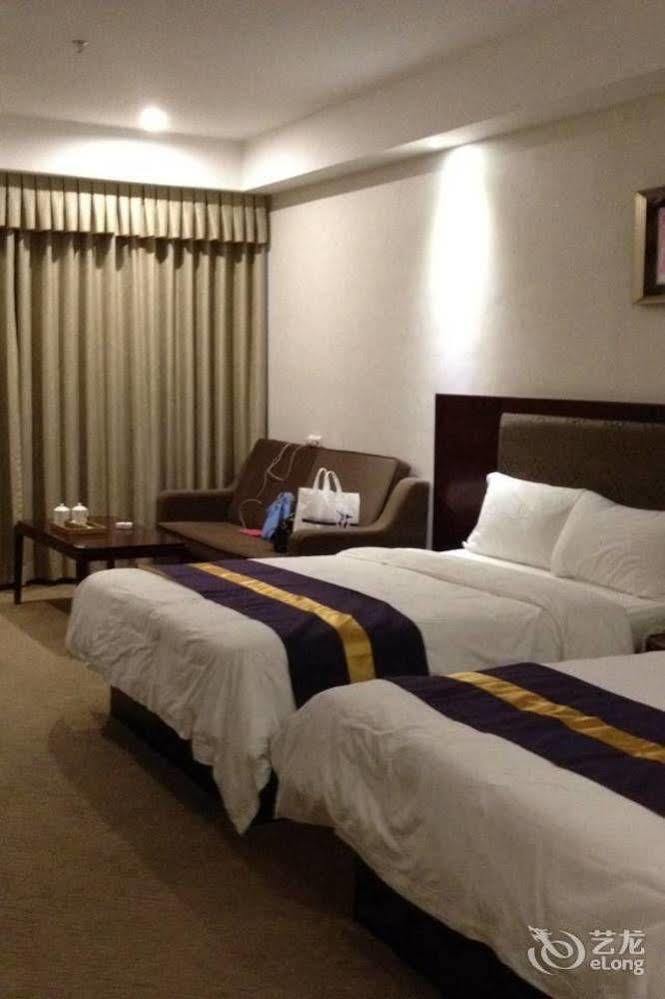 Zhuhai Platinum Holiday Hotel ภายนอก รูปภาพ