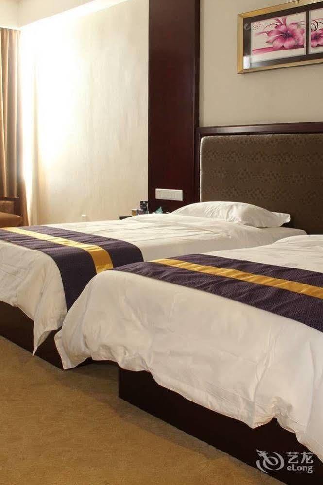 Zhuhai Platinum Holiday Hotel ภายนอก รูปภาพ