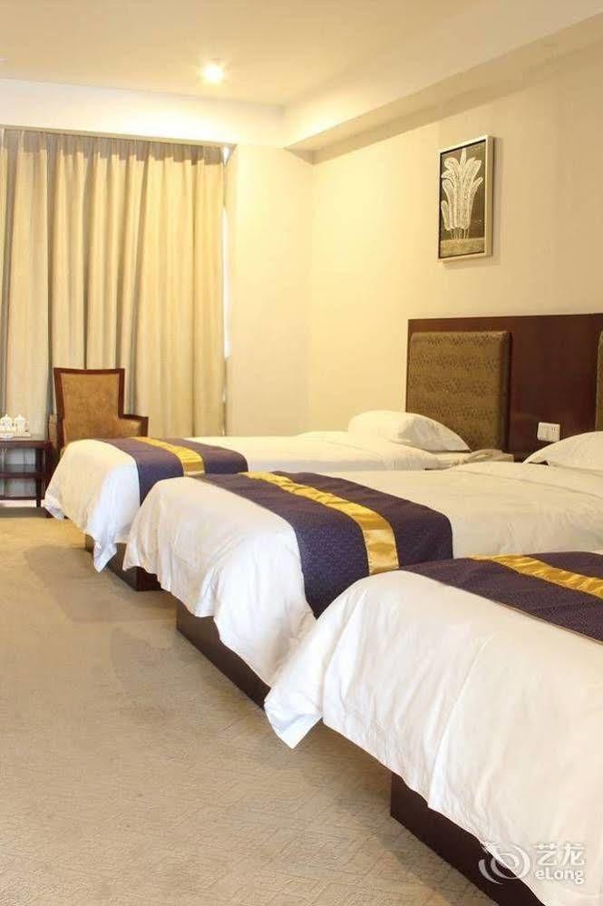 Zhuhai Platinum Holiday Hotel ภายนอก รูปภาพ